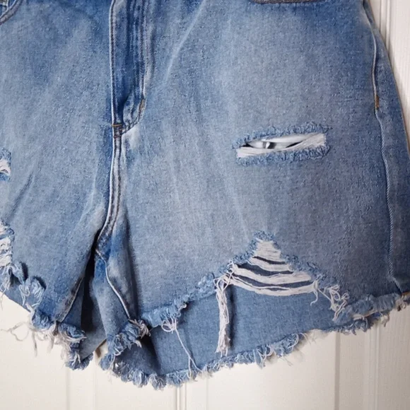 Shein Curve 1XL Destructed Denim Jeans Shorts Elastic Back Waistband Plu… - Picture 2 of 5